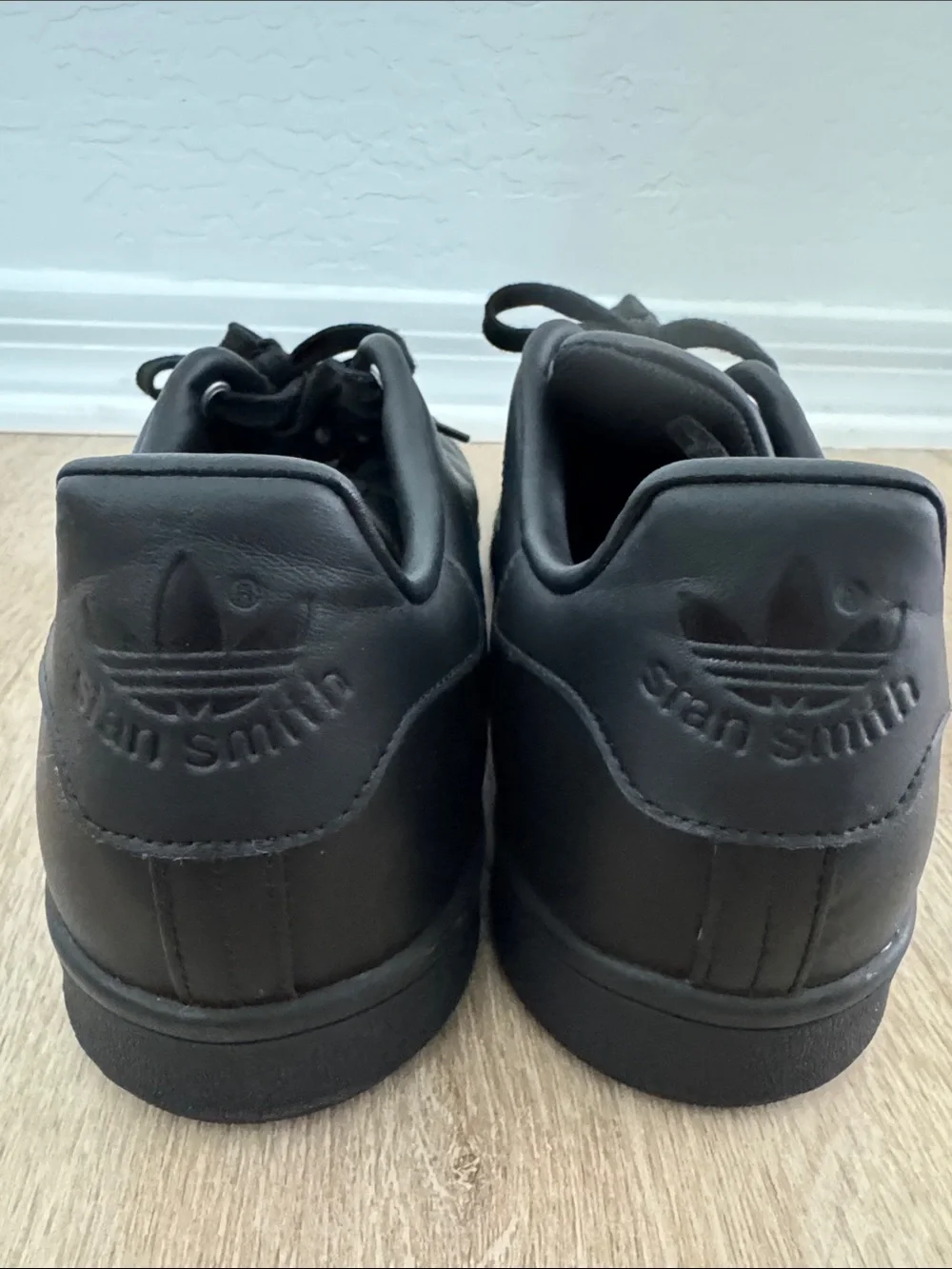 Stan Smith Adidas All-Black Low-Top Sneakers